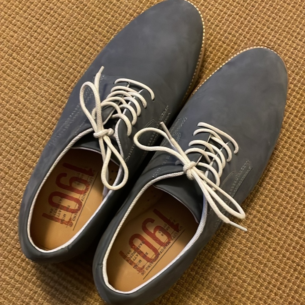 1901 light blue suede shoes